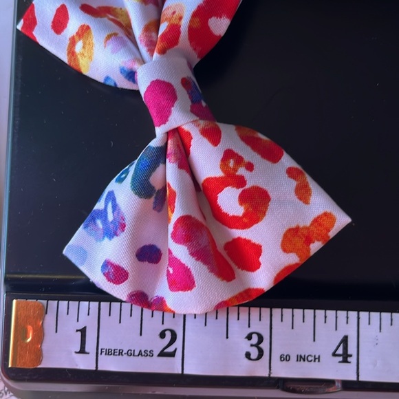 Multi colored cheetah bow - Picture 4 of 4